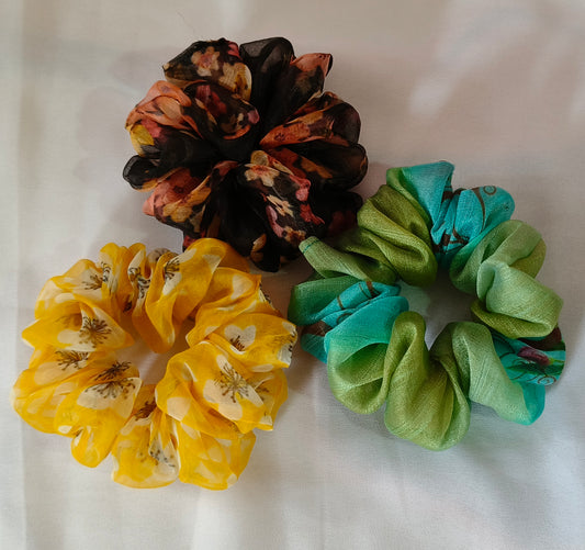 Organza flower scrunchies siz m .mini.s