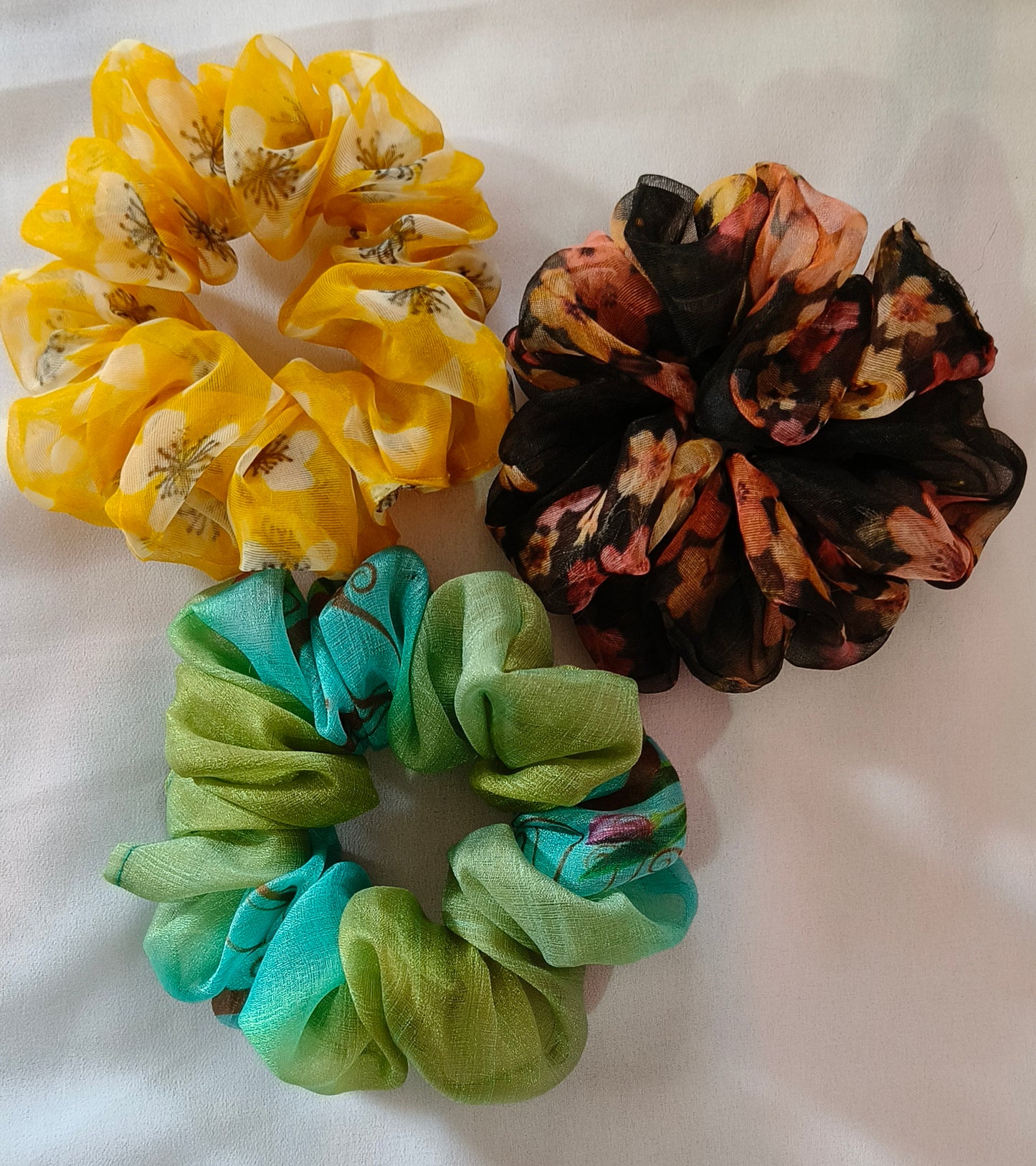 Organza flower scrunchies siz m .mini.s